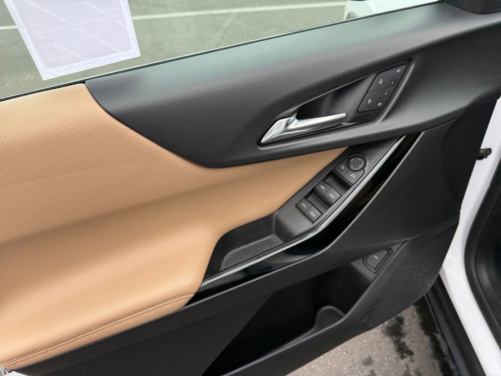 Certified 2025 Chevrolet Equinox ACTIV w/ Safety and Technology Package image 11