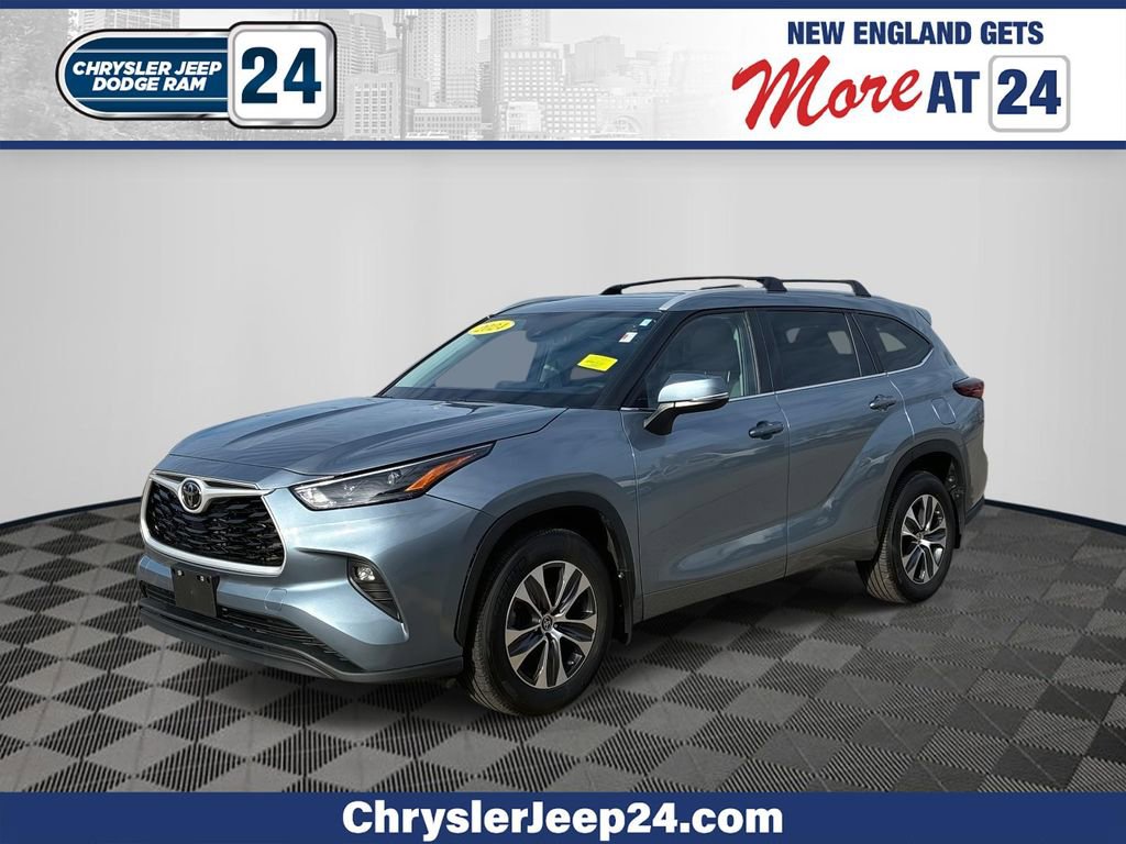 Used 2024 Toyota Highlander XLE image 1