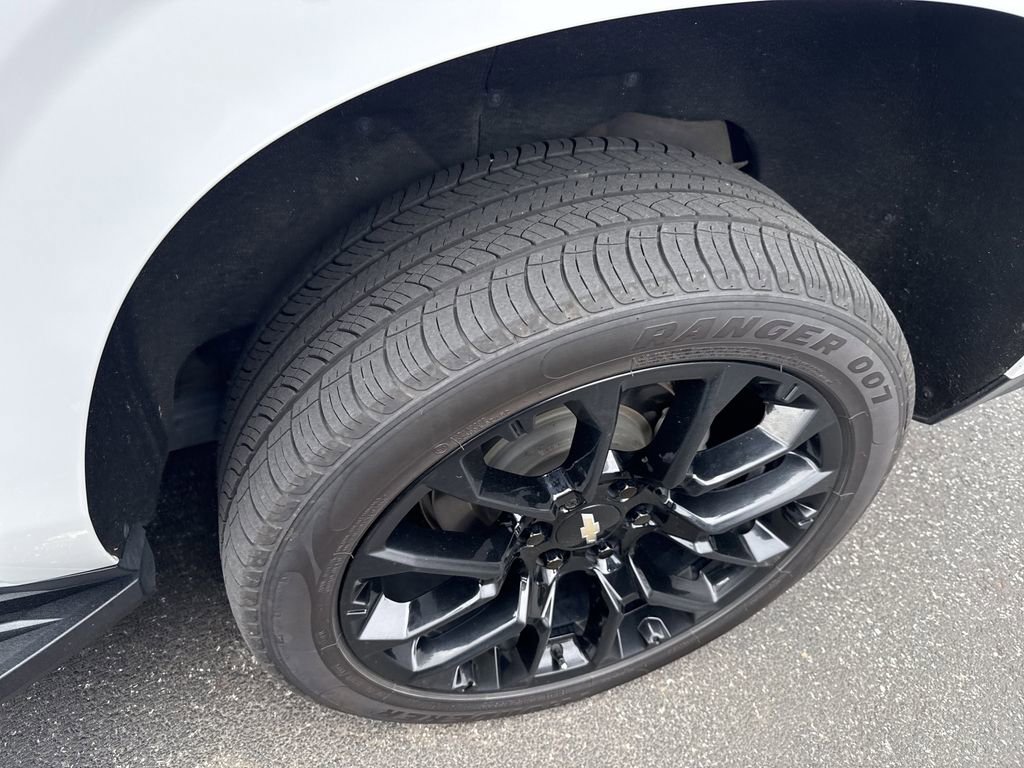 Used 2022 Chevrolet Suburban LT w/ Luxury Package image 11