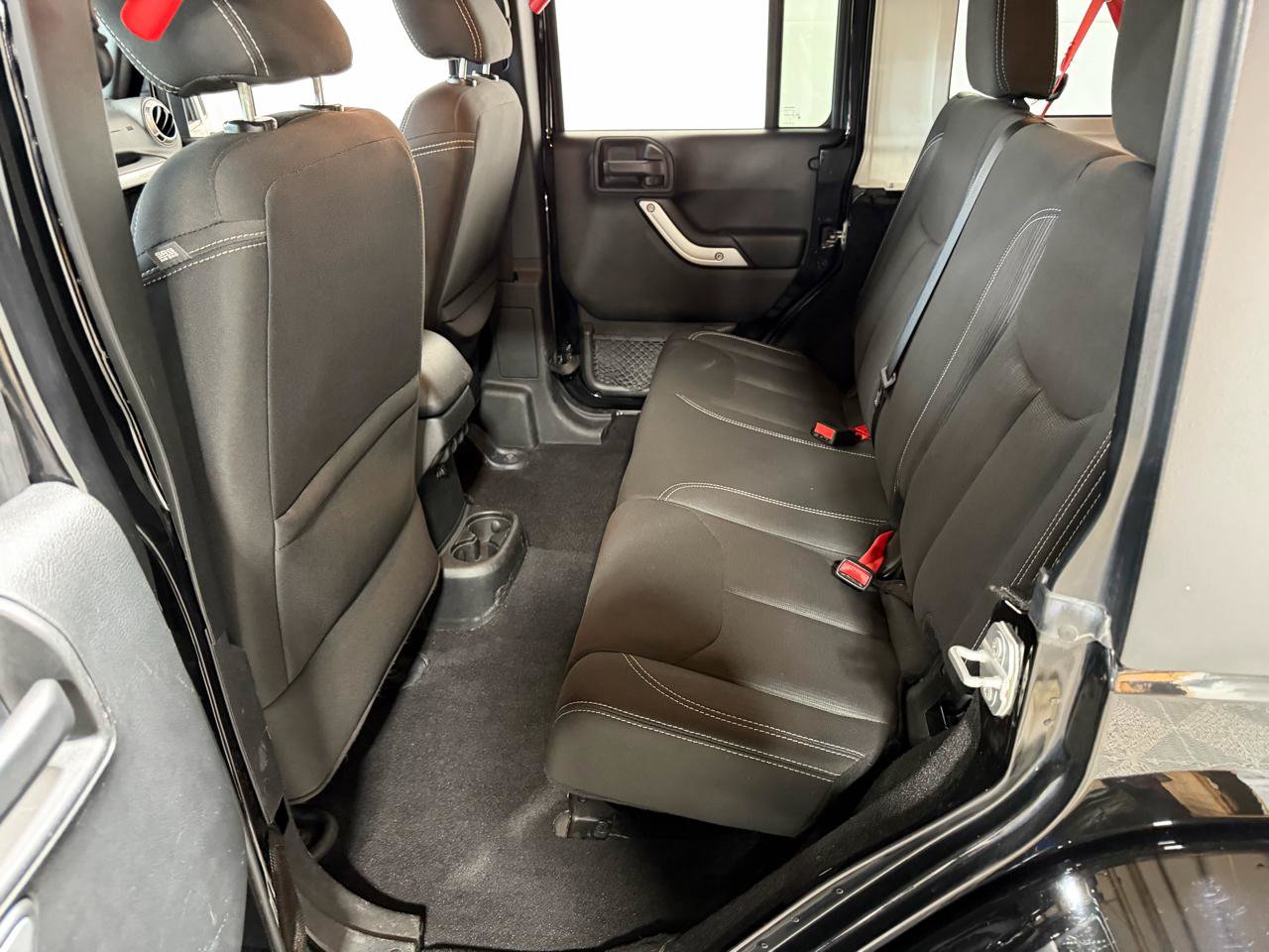 Used 2017 Jeep Wrangler Unlimited Sahara AWD/4WD image 18