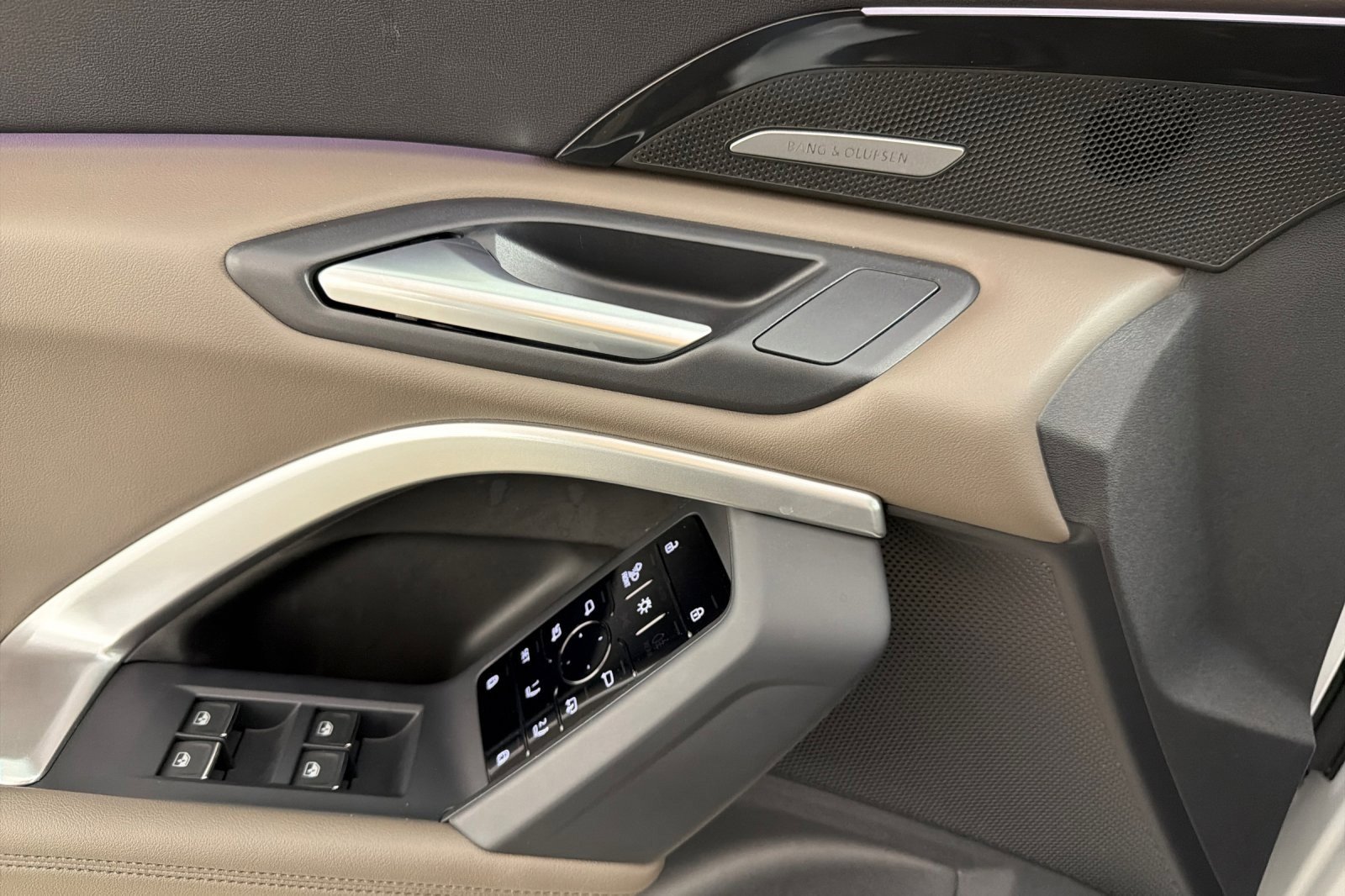 Used 2025 Audi Q5 Premium Plus w/ Premium Plus image 10