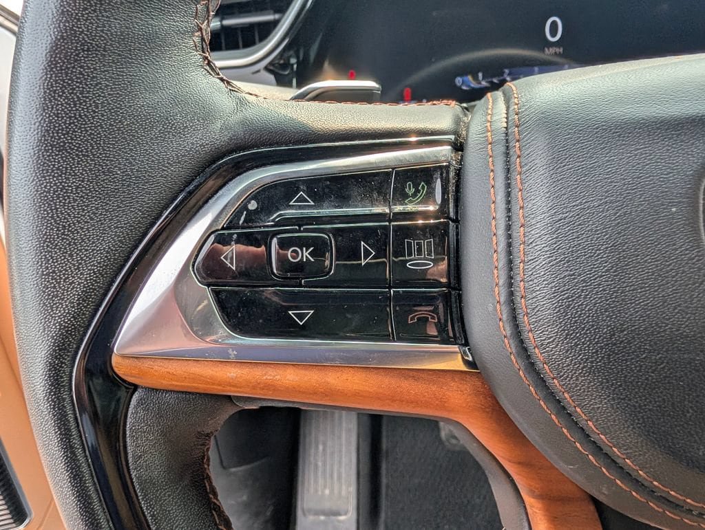 Used 2023 Jeep Grand Cherokee L Summit AWD/4WD image 9