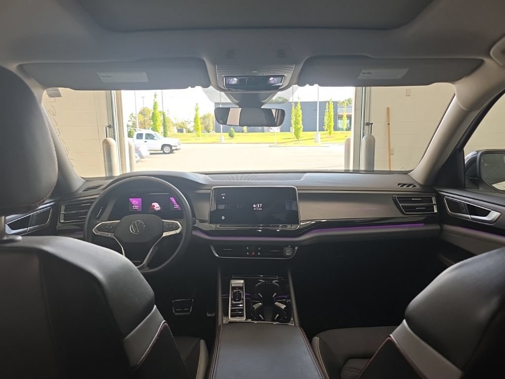 Certified 2024 Volkswagen Atlas Peak Edition SE AWD/4WD image 32