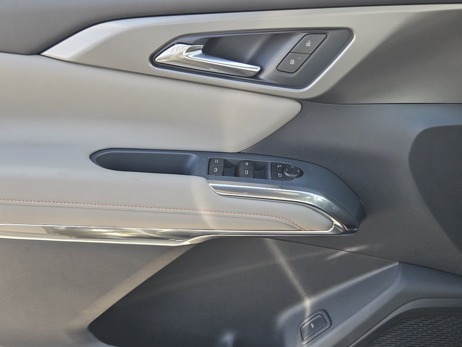 New 2027 Chevrolet Traverse LT w/ Driver Confidence Package FWD image 16