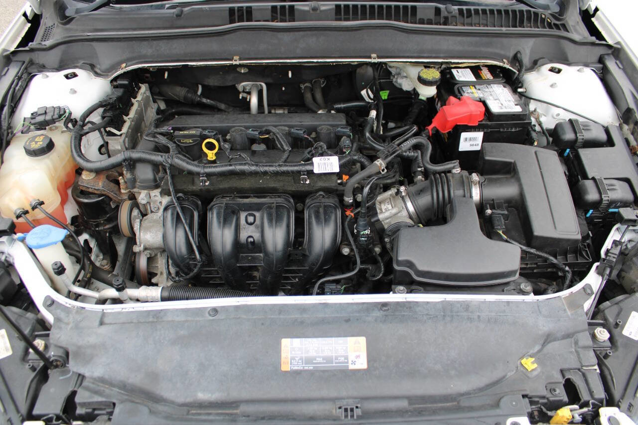 Used 2015 Ford Fusion SE w/ Equipment Group 201A FWD image 10