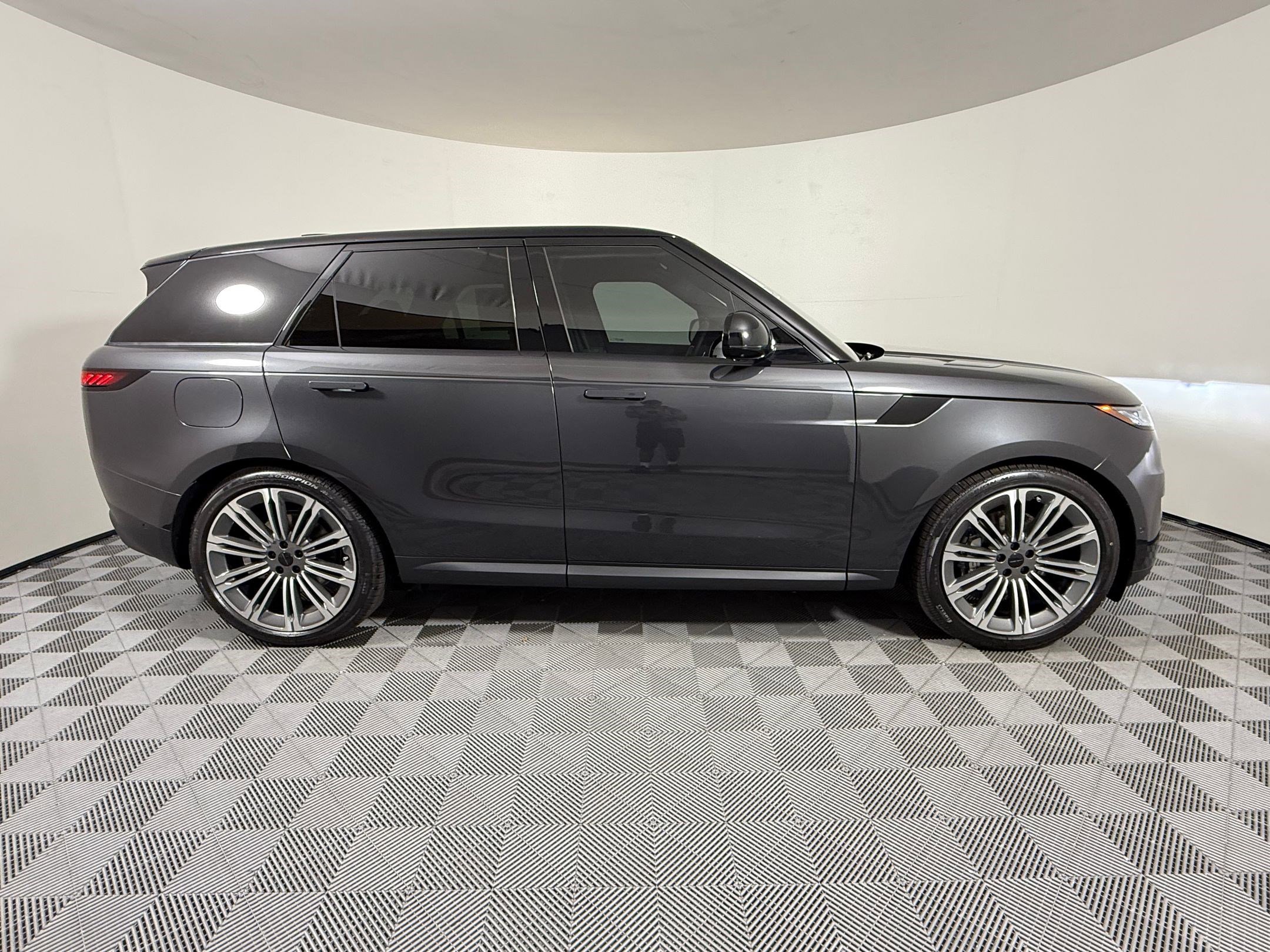New 2026 Land Rover Range Rover Sport SE AWD/4WD image 8