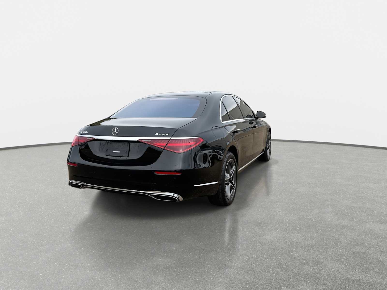 Used 2024 Mercedes-Benz S 580e 4MATIC Sedan image 6