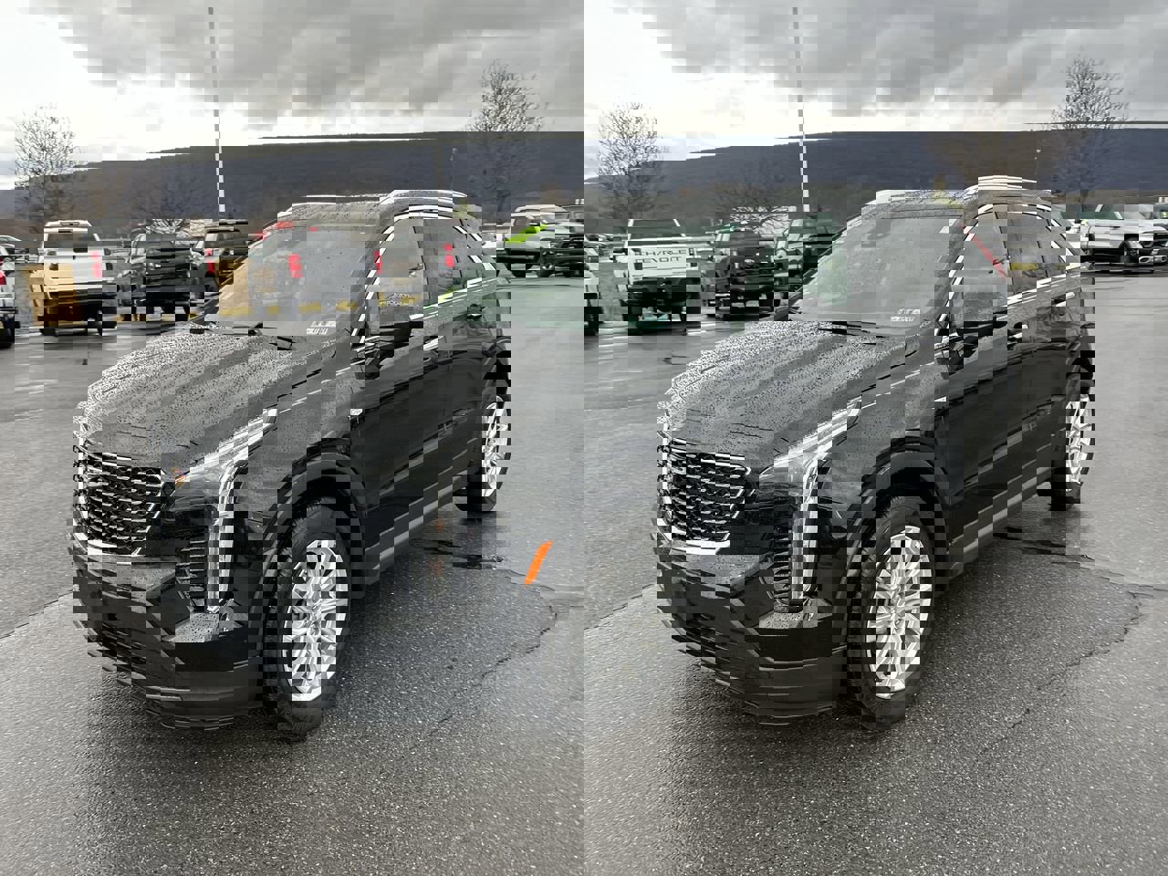 Used 2022 Cadillac XT4 Luxury w/ Cold Weather Package image 3