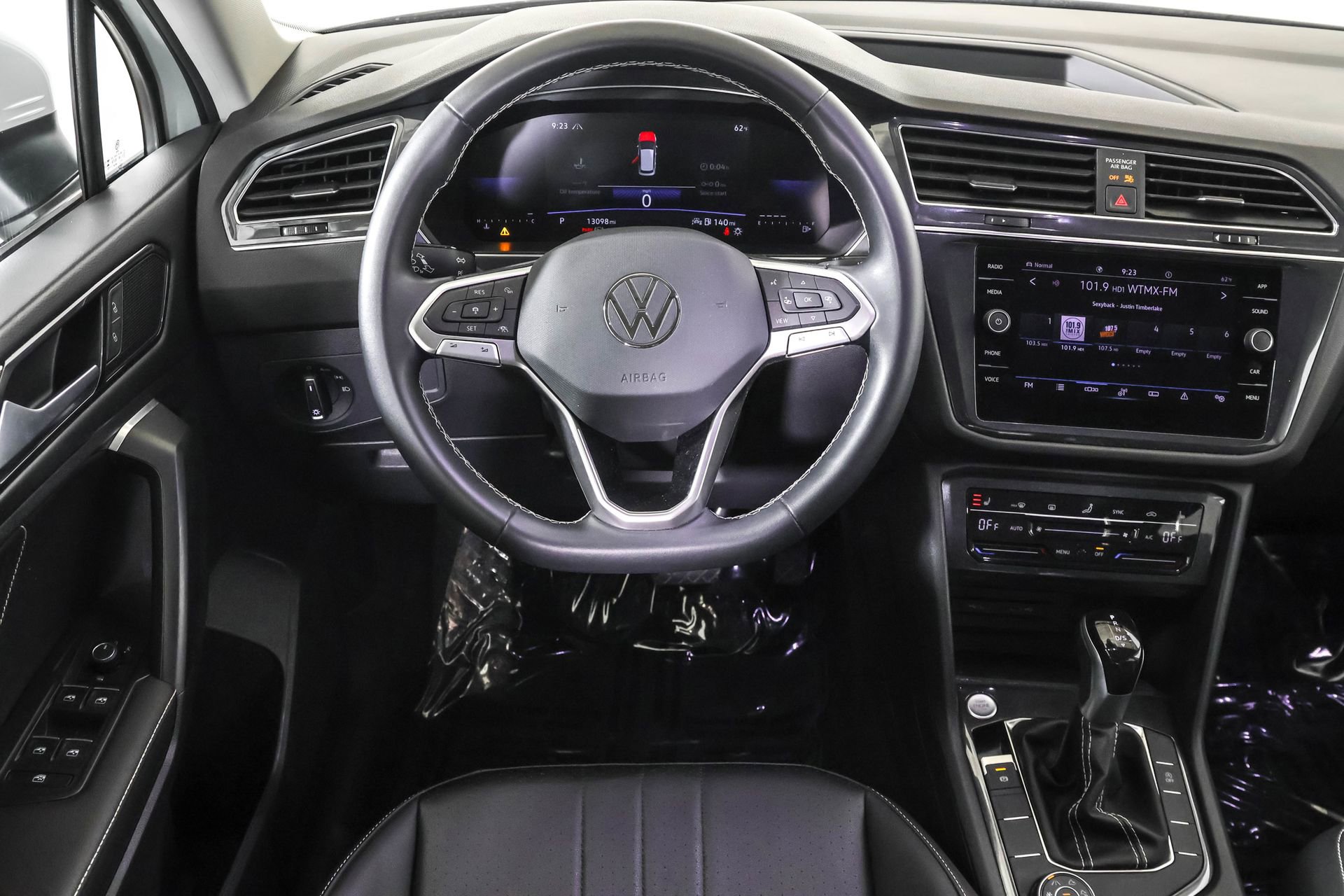 Used 2023 Volkswagen Tiguan SE AWD/4WD image 37