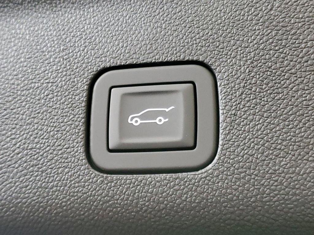 New 2026 Cadillac Escalade ESV Platinum Sport w/ LPO, ONYX Package image 8