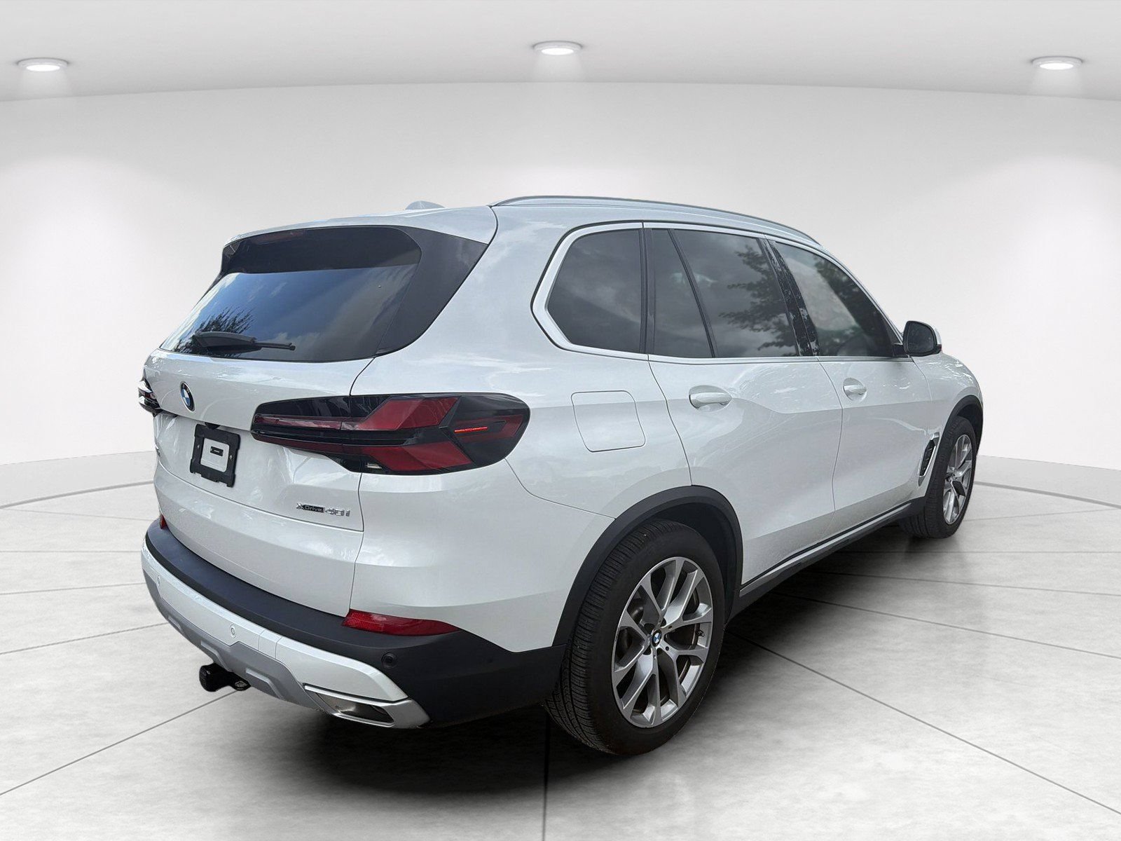 Used 2024 BMW X5 xDrive40i w/ Parking Assistance Package AWD/4WD image 4
