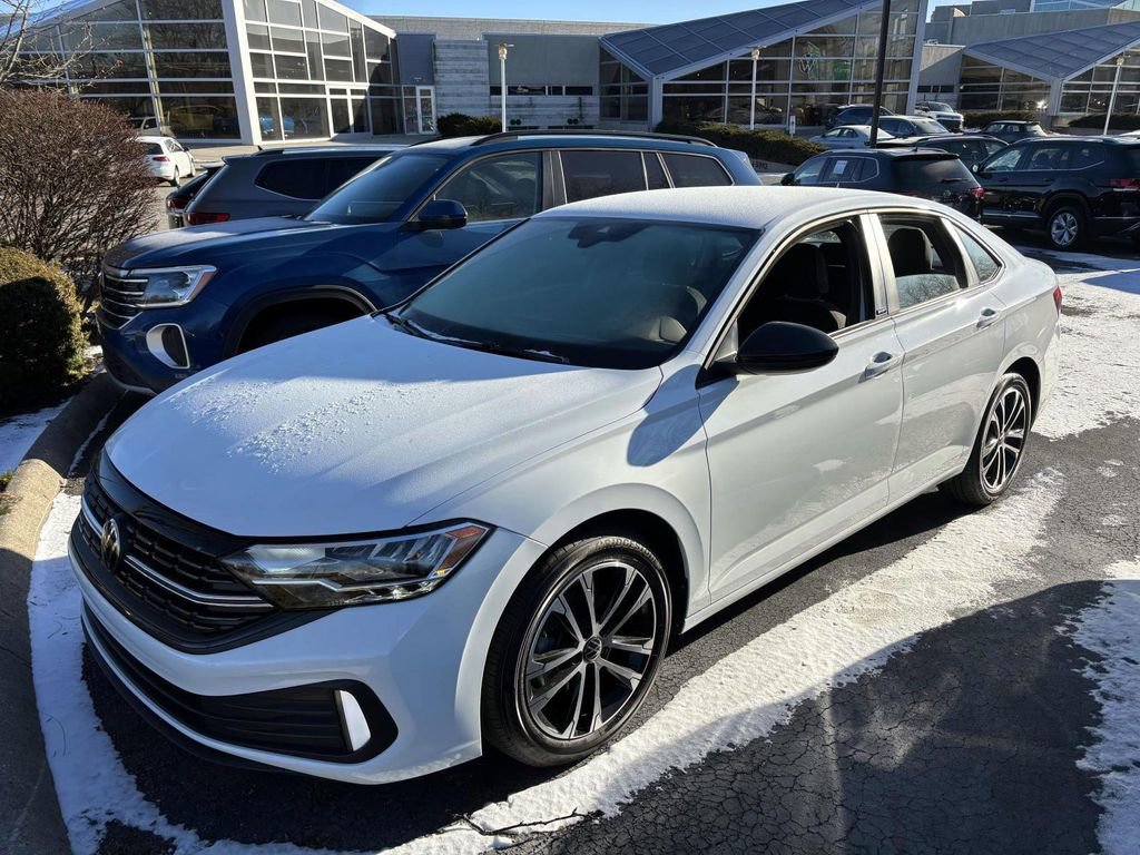Used 2024 Volkswagen Jetta Sport image 3