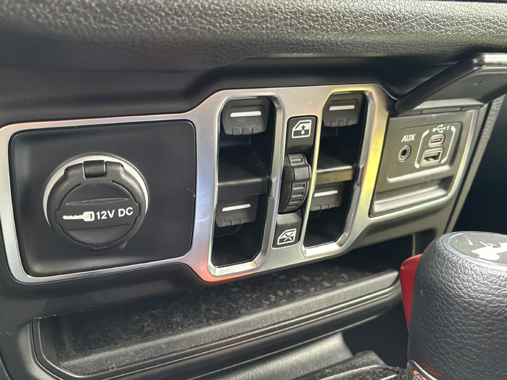 Used 2025 Jeep Wrangler Unlimited Sport AWD/4WD image 37
