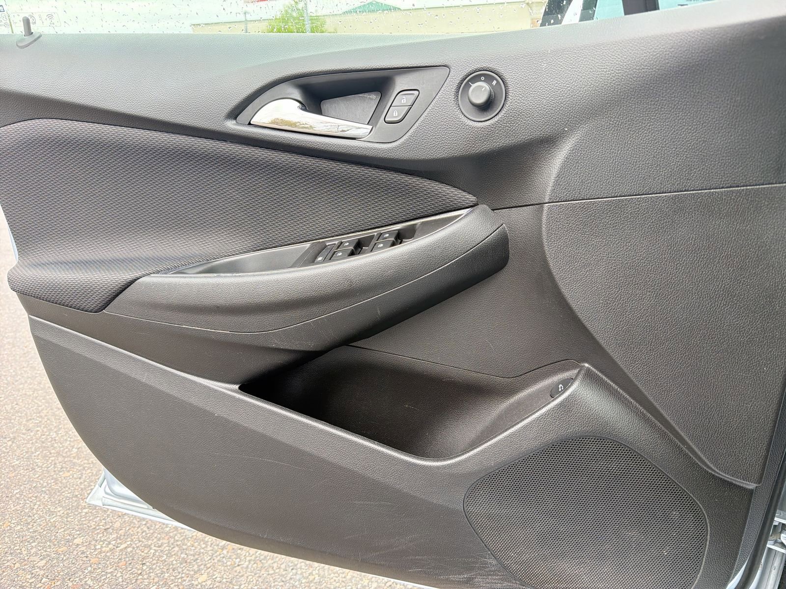 Used 2017 Chevrolet Cruze LS FWD image 31