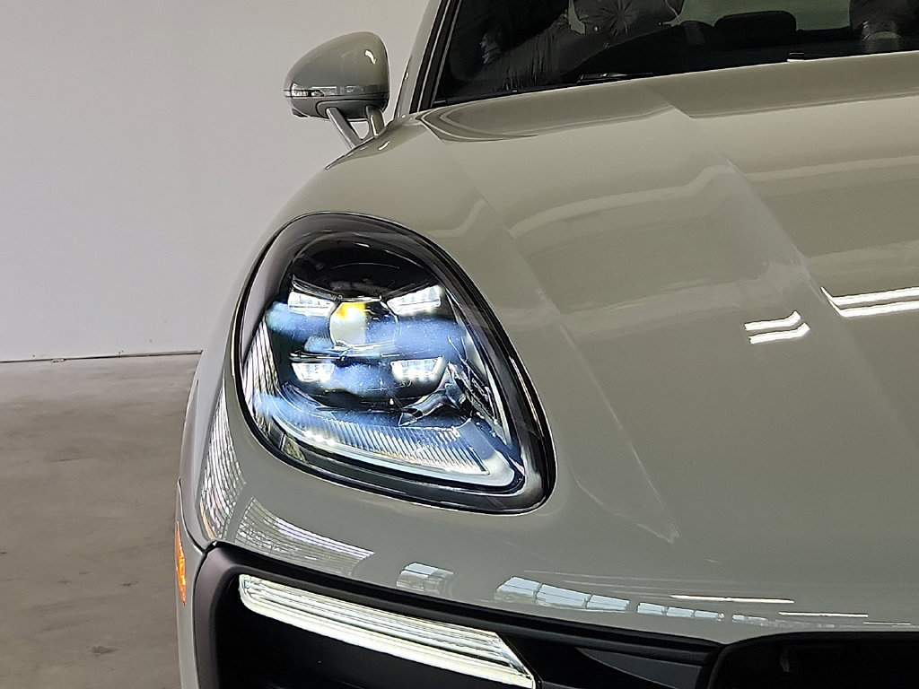 New 2026 Porsche Macan AWD/4WD image 9