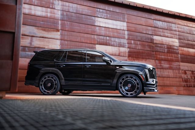 Used 2026 Cadillac Escalade Platinum Sport w/ LPO, ONYX Package AWD/4WD image 6
