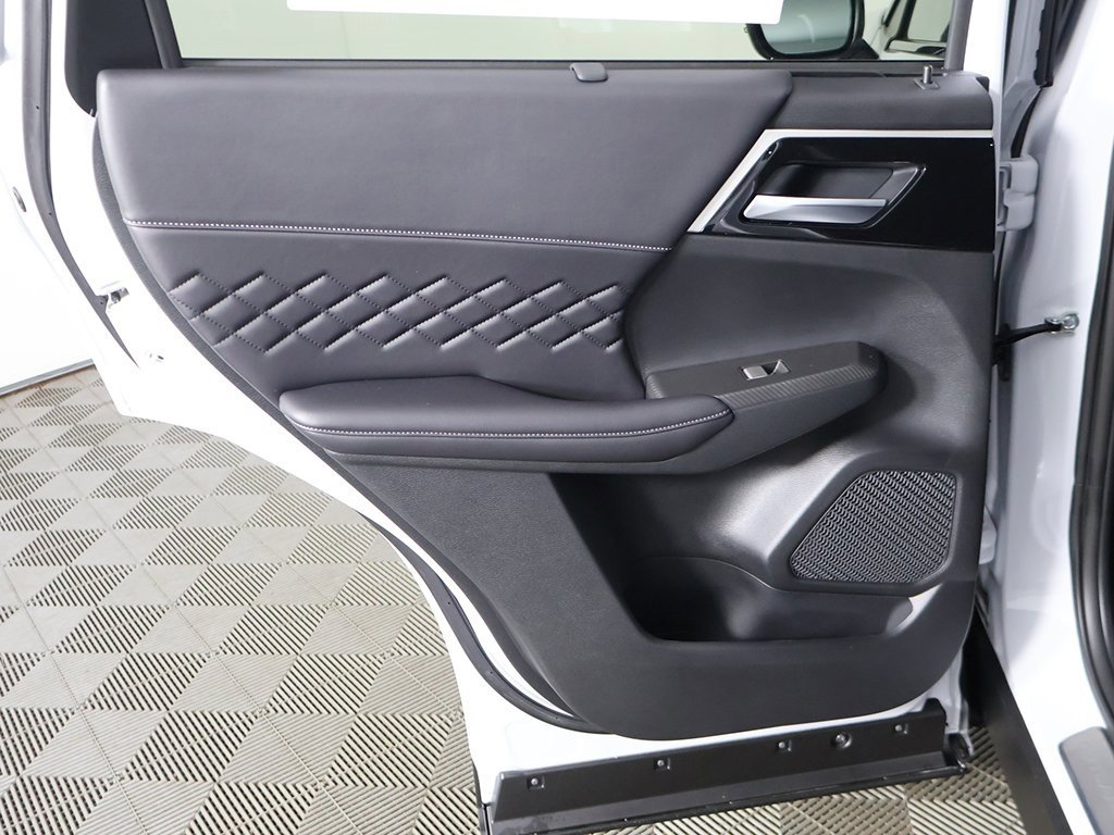 New 2025 Mitsubishi Outlander SEL Black Edition image 28