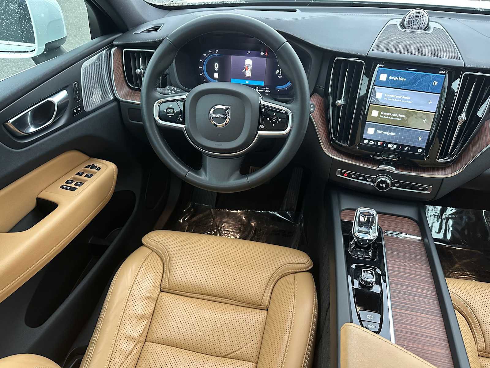 Certified 2023 Volvo XC60 T8 Ultimate w/ Climate Package image 17