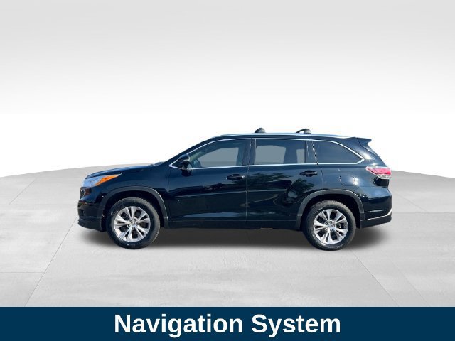 Used 2014 Toyota Highlander XLE FWD image 2