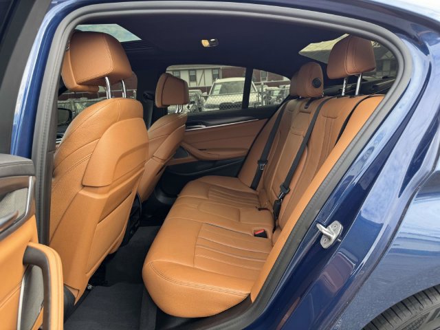 Used 2021 BMW M550i xDrive AWD/4WD image 17