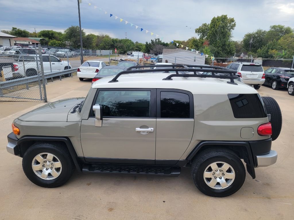 Used 2008 Toyota FJ Cruiser 2WD image 7