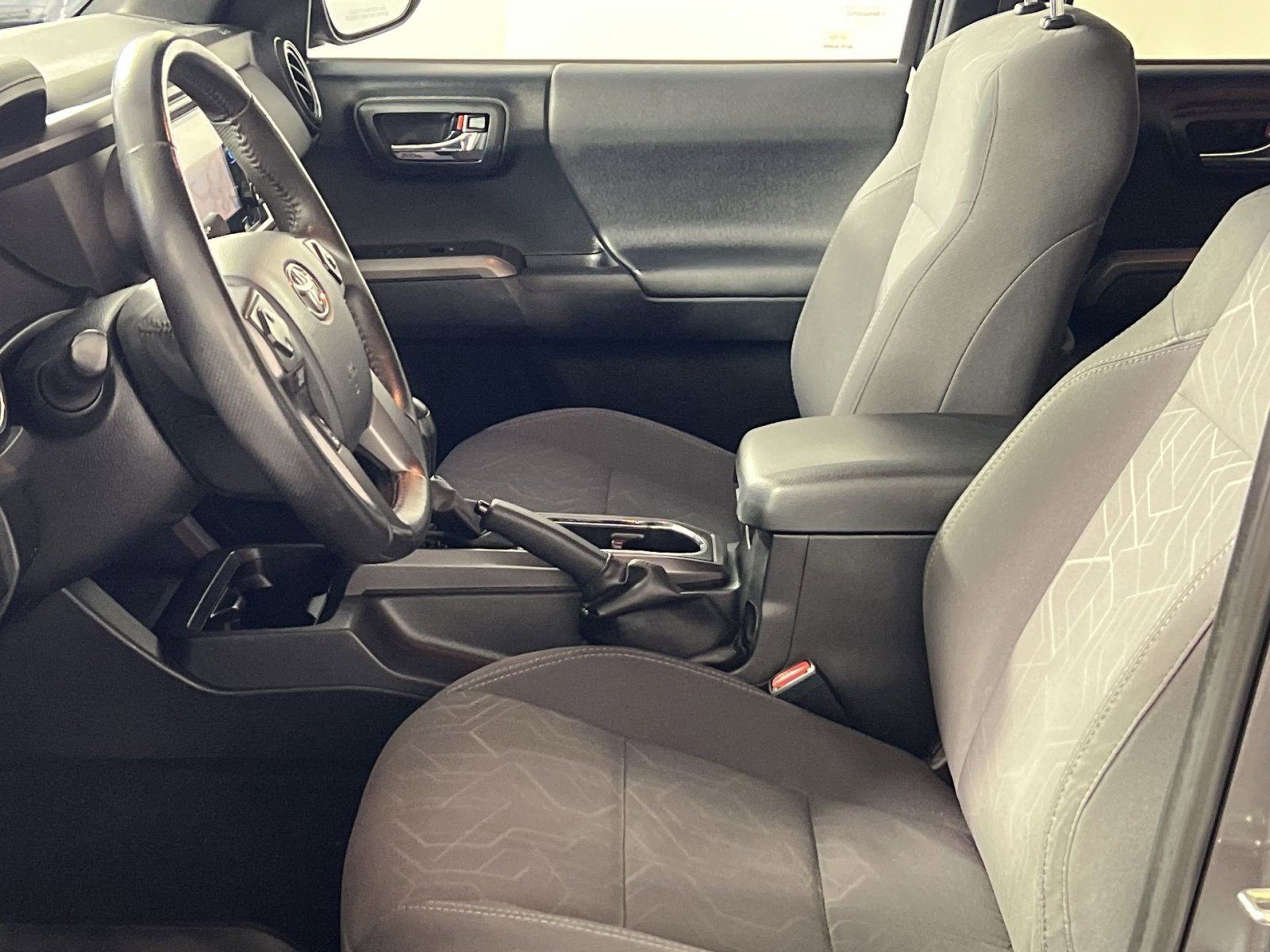 Used 2017 Toyota Tacoma TRD Sport image 13