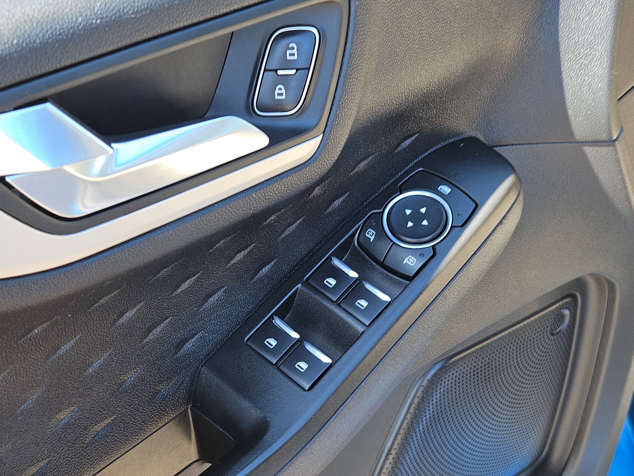 Used 2020 Ford Escape SE image 12