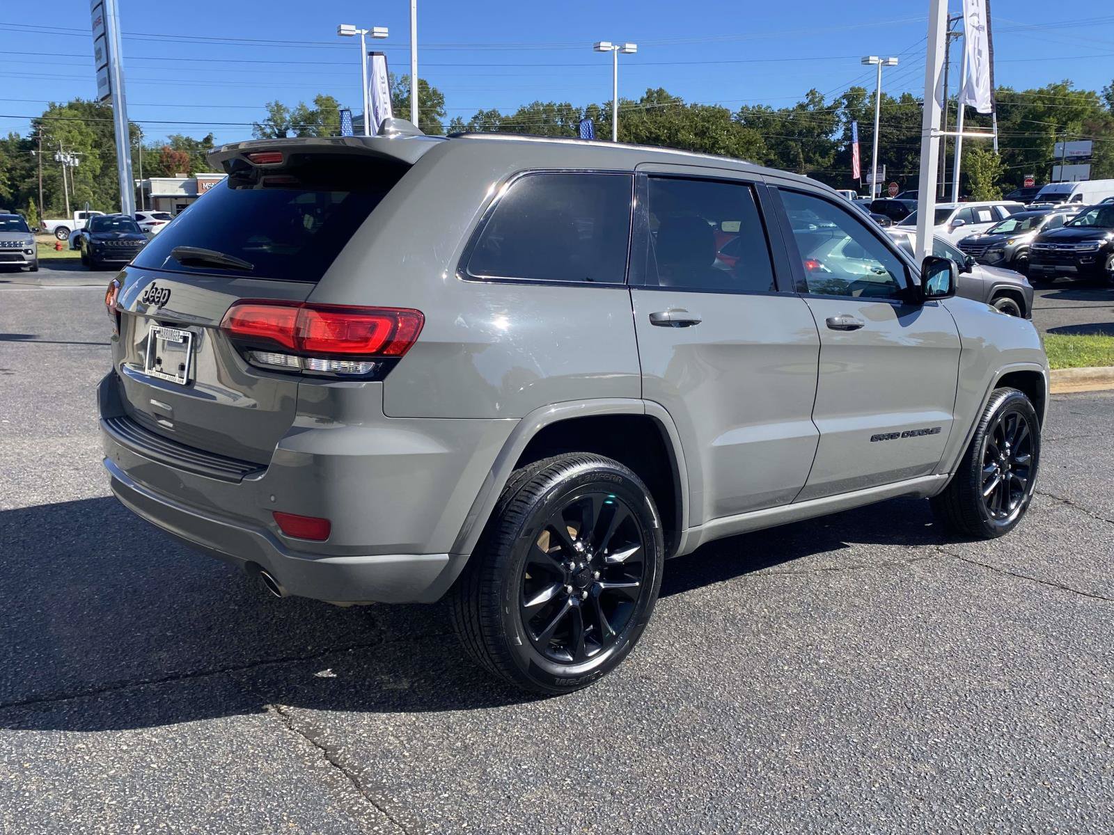 Used 2020 Jeep Grand Cherokee Altitude AWD/4WD image 9