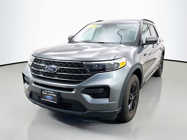 Used 2023 Ford Explorer XLT image 3