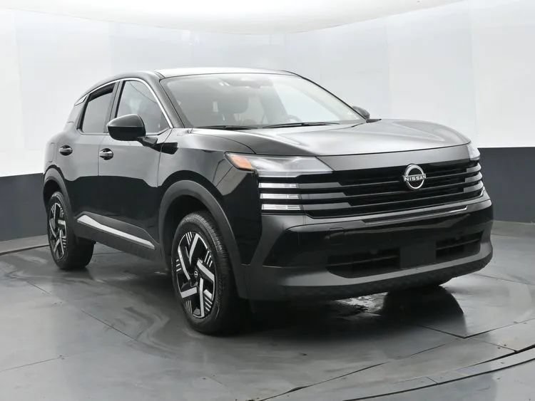 Used 2025 Nissan Kicks SV FWD image 2