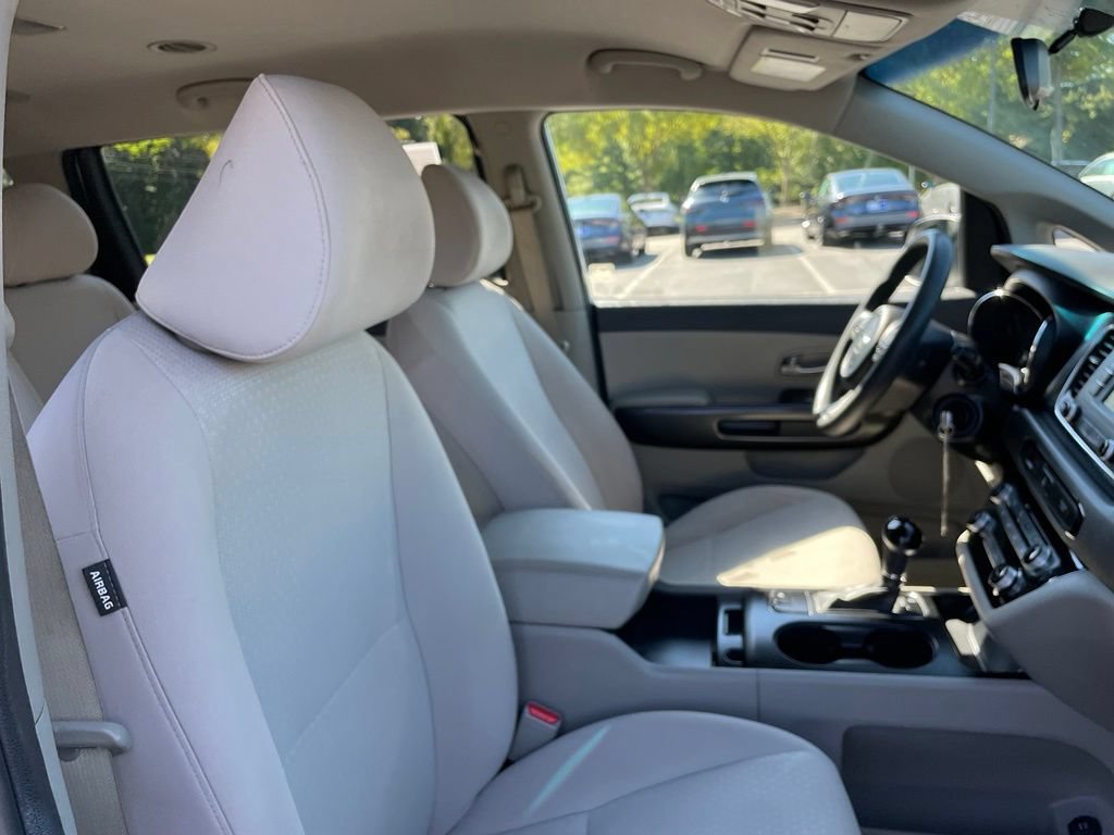 Used 2017 Kia Sedona LX FWD image 30