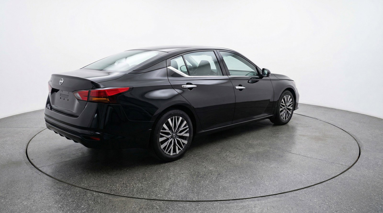 Used 2025 Nissan Altima 2.5 SV image 9