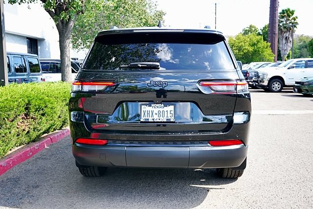 Used 2023 Jeep Grand Cherokee L Altitude AWD/4WD image 9