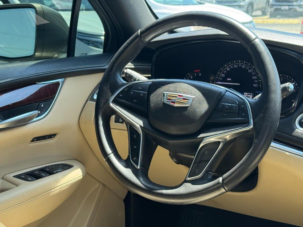 Used 2018 Cadillac XT5 Luxury w/ Driver Awareness Package FWD image 15