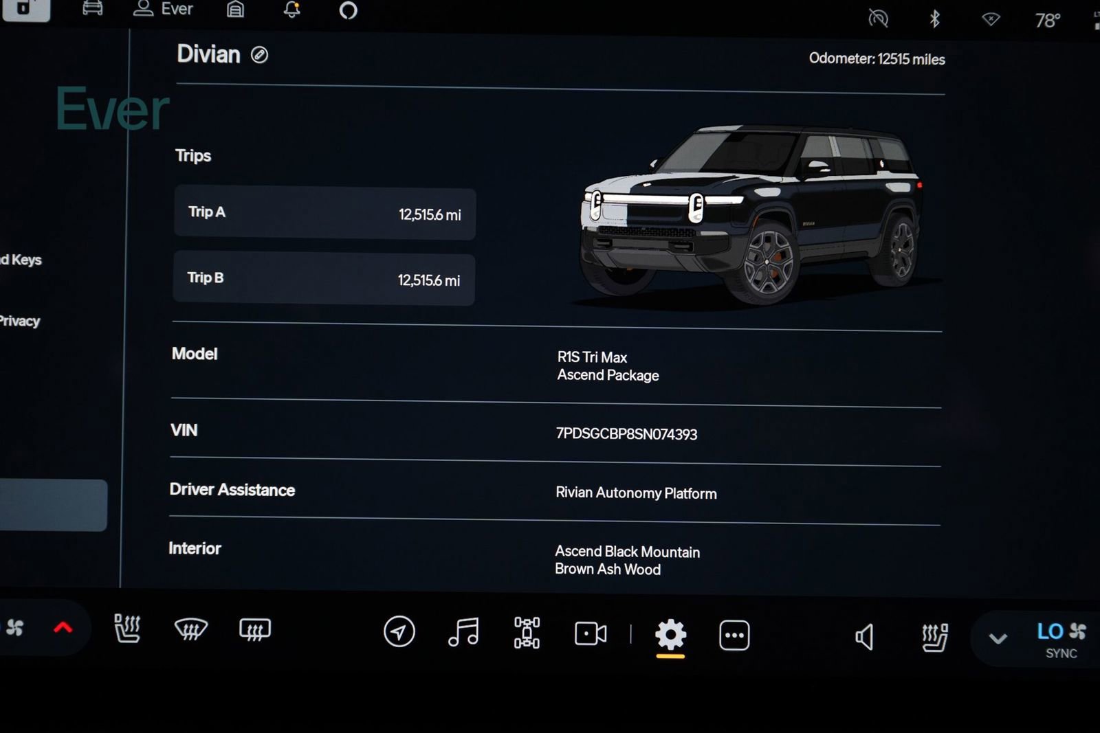 Used 2025 Rivian R1S Premium image 7