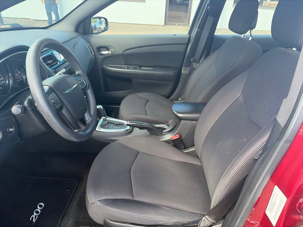 Used 2014 Chrysler 200 LX FWD image 11