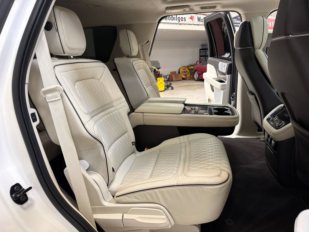 Used 2020 Lincoln Navigator Black Label w/ Cargo Convenience Package AWD/4WD image 45