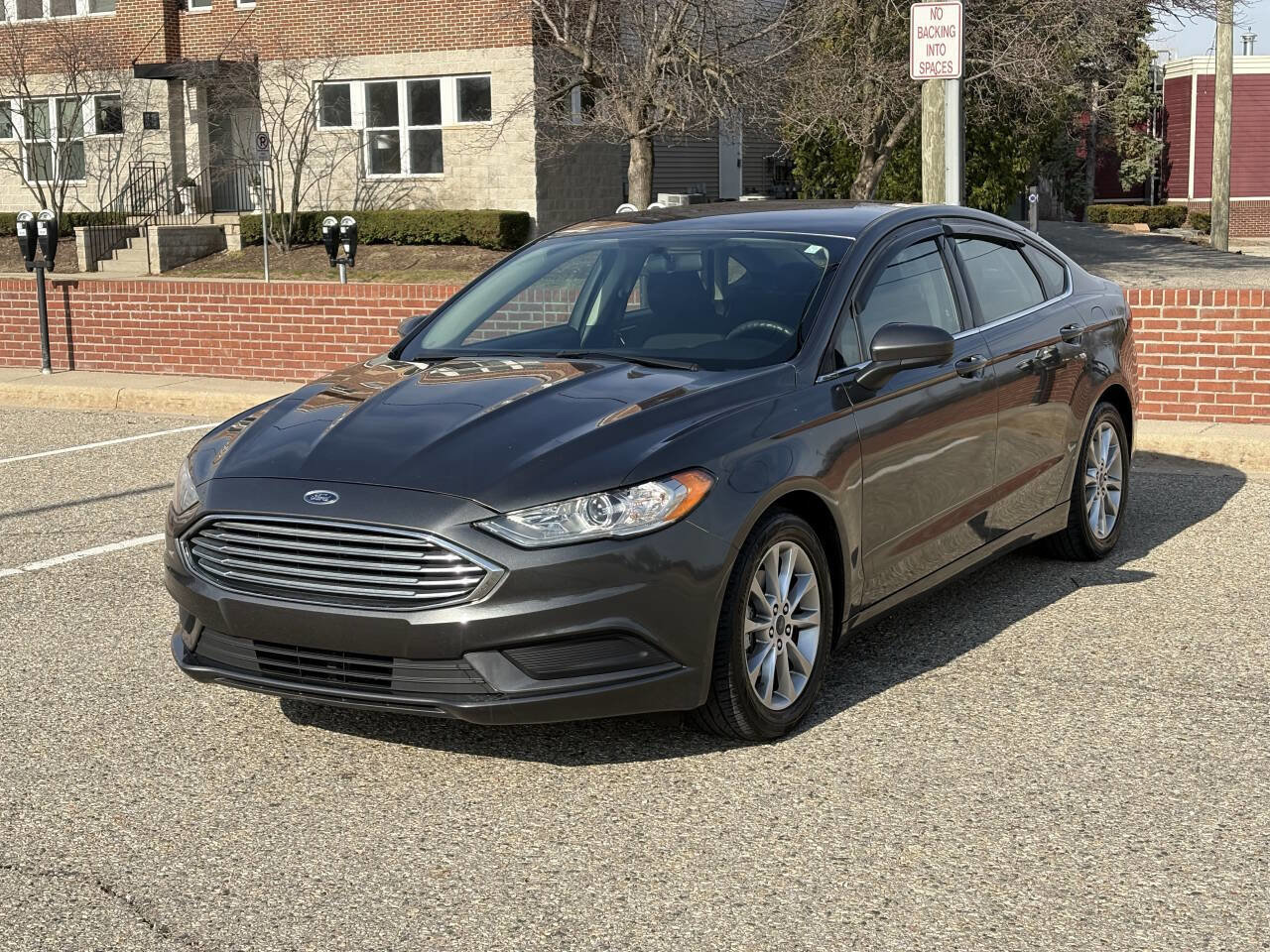 Used 2017 Ford Fusion SE w/ Fusion SE Technology Package FWD image 1