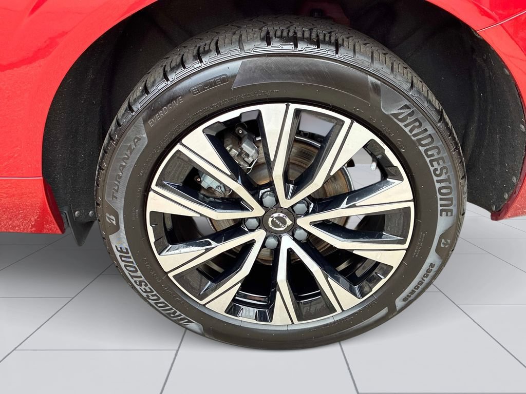 Used 2023 Volvo XC60 B5 Plus AWD/4WD image 11