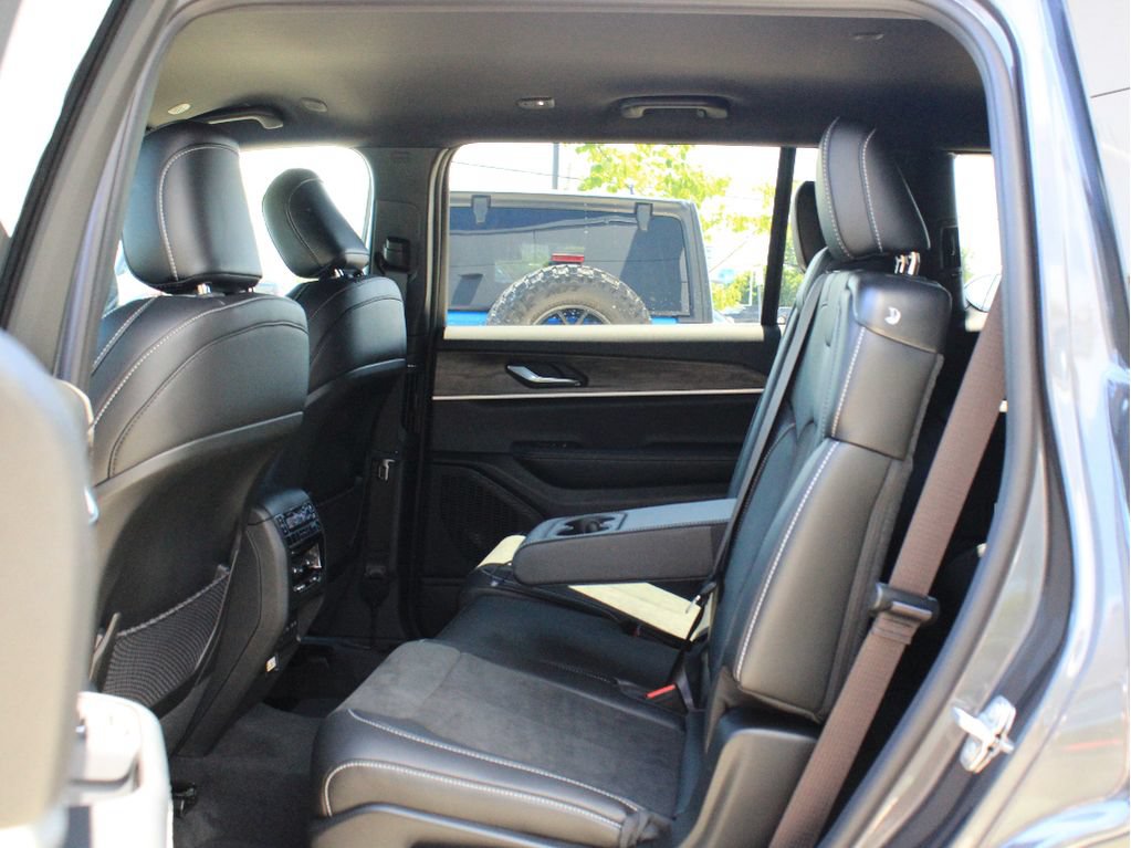 New 2026 Jeep Grand Cherokee L 4WD image 33