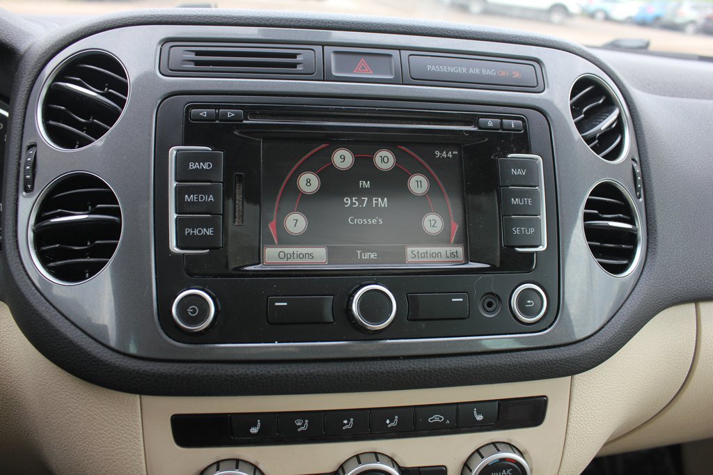 Used 2013 Volkswagen Tiguan SEL AWD/4WD image 17