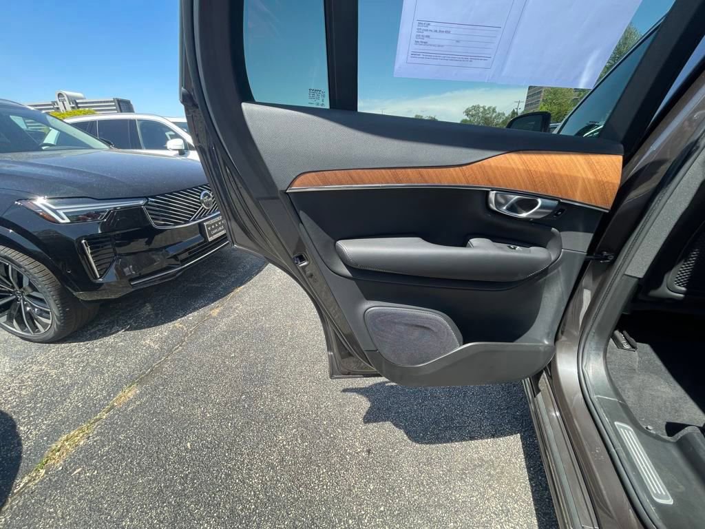 Used 2024 Volvo XC90 B6 Plus image 19