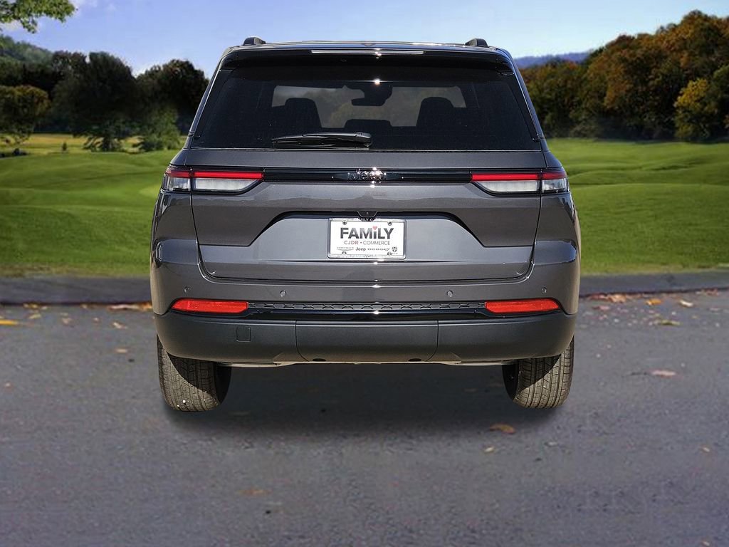 New 2025 Jeep Grand Cherokee Altitude image 4