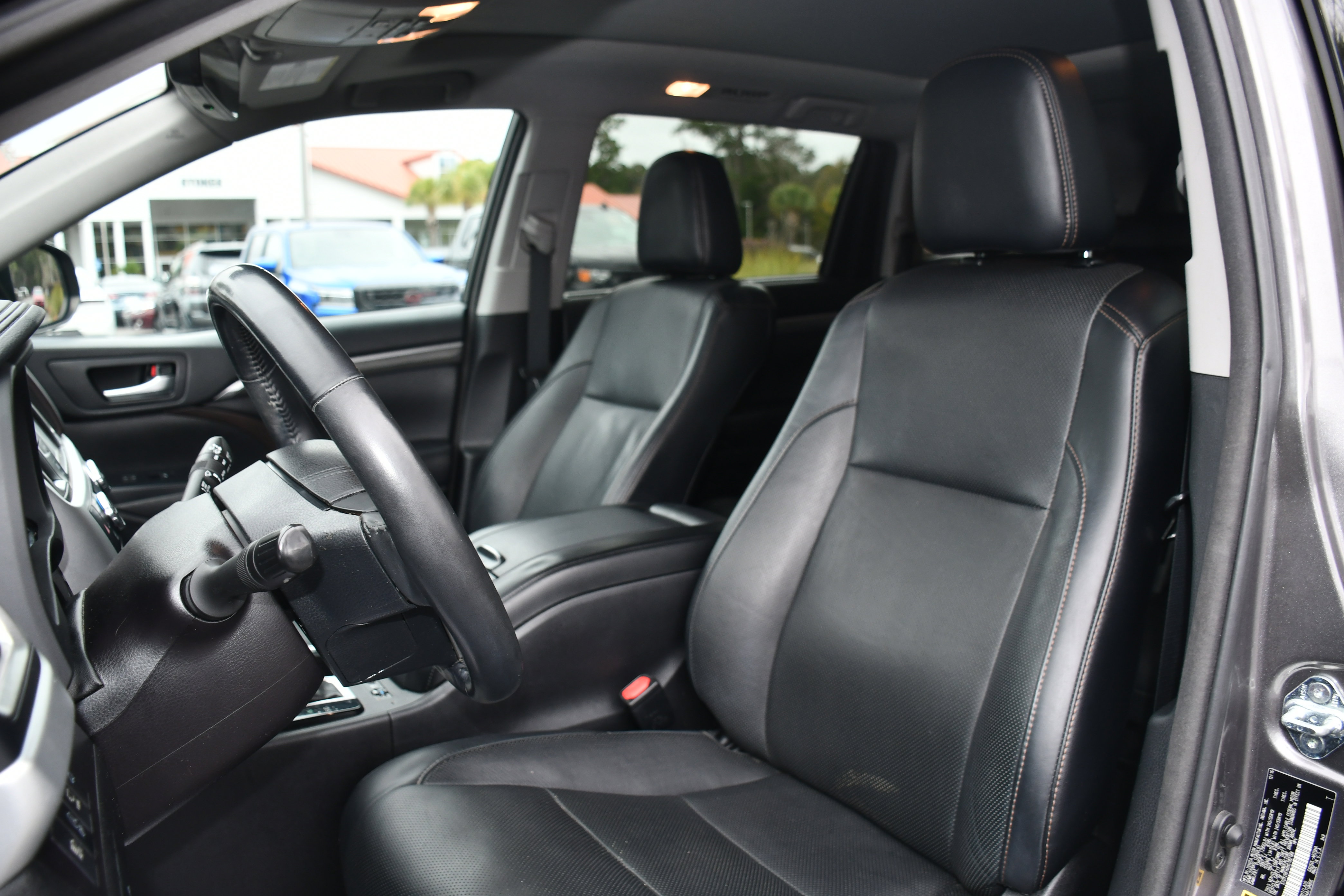 Used 2017 Toyota Highlander Limited Platinum image 9