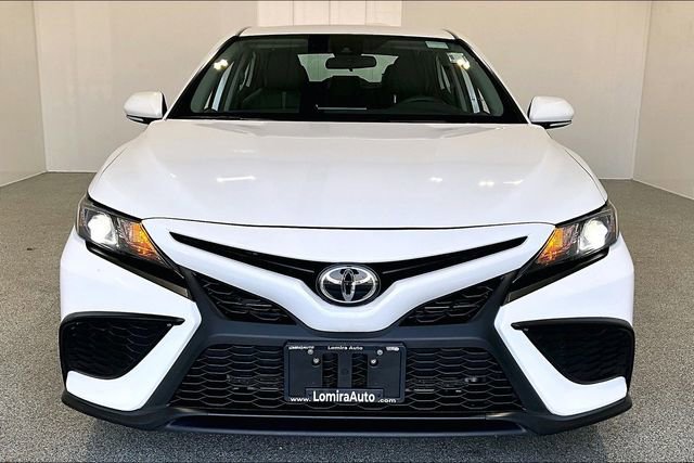 Used 2024 Toyota Camry SE image 2