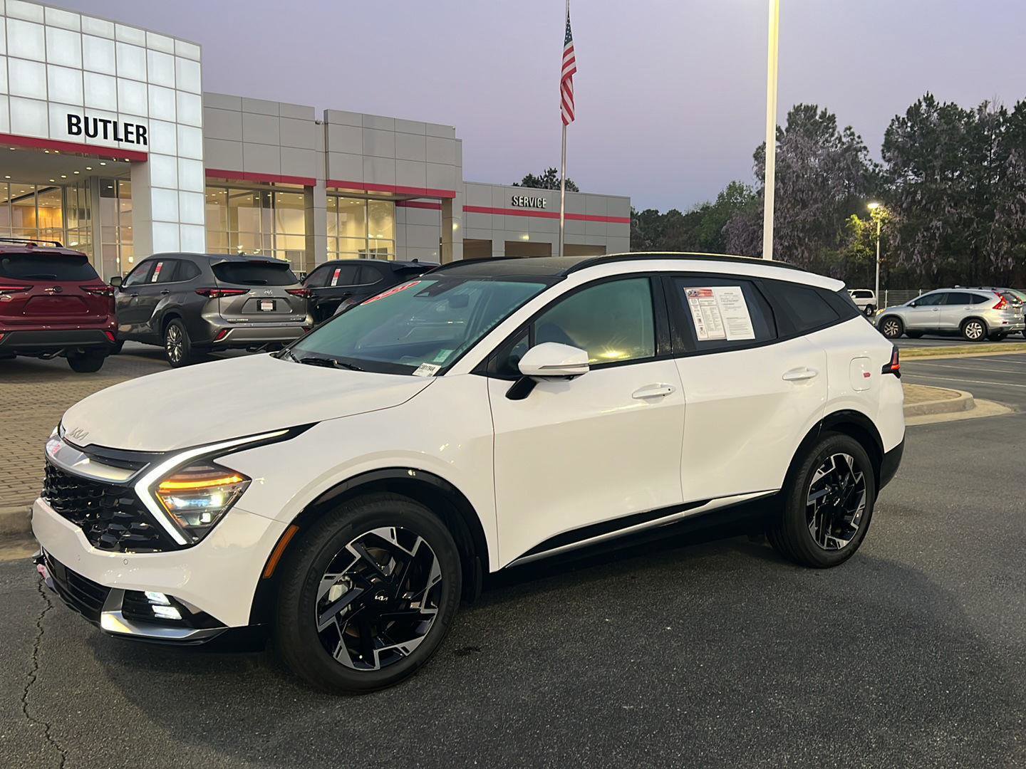 Used 2023 Kia Sportage SX image 2