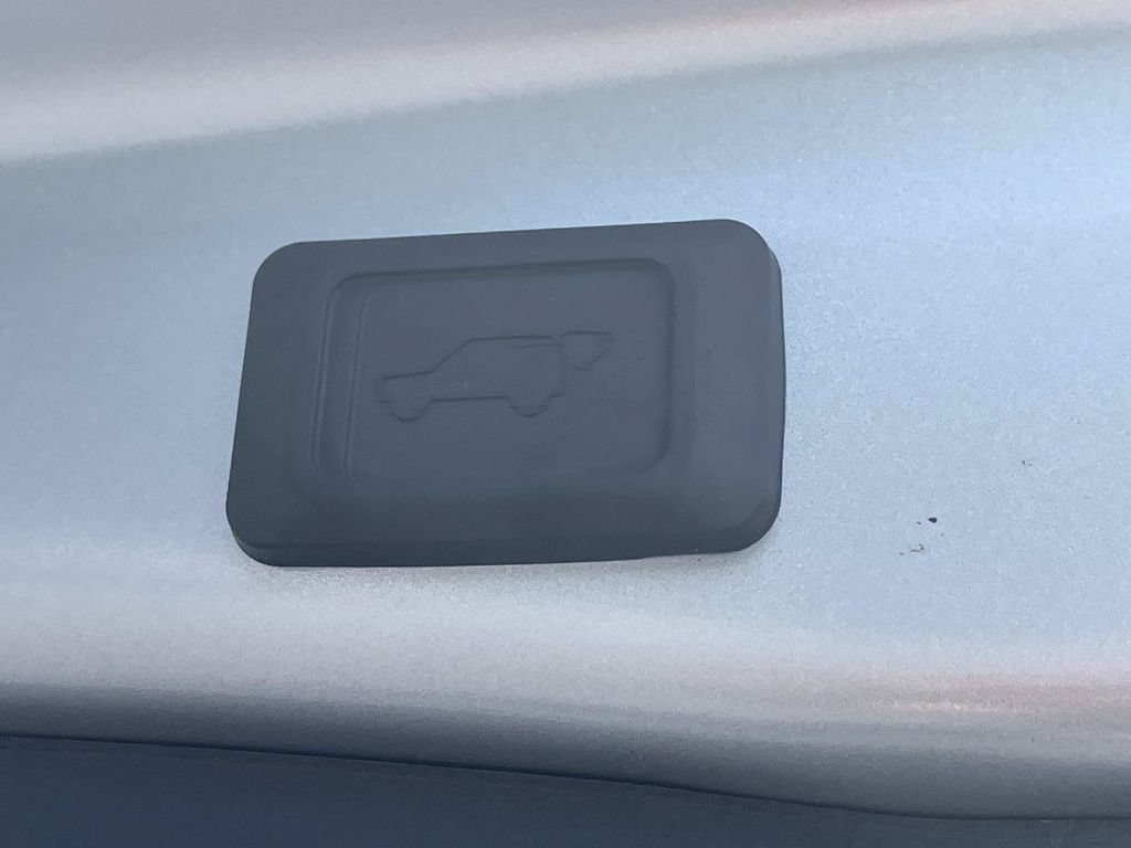 Used 2025 Toyota RAV4 XLE w/ Convenience Package FWD image 13