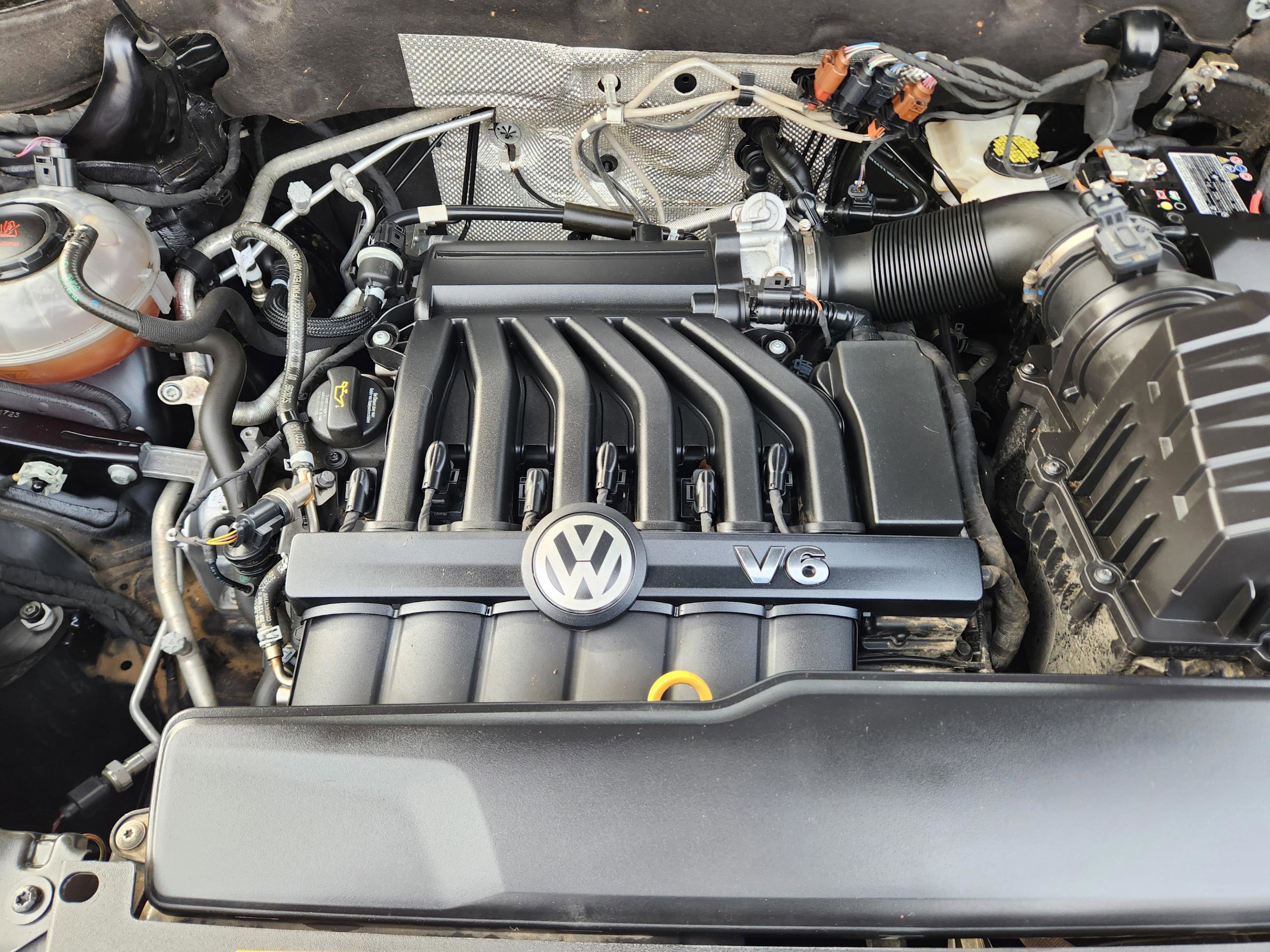 Used 2023 Volkswagen Atlas SEL R-Line image 33