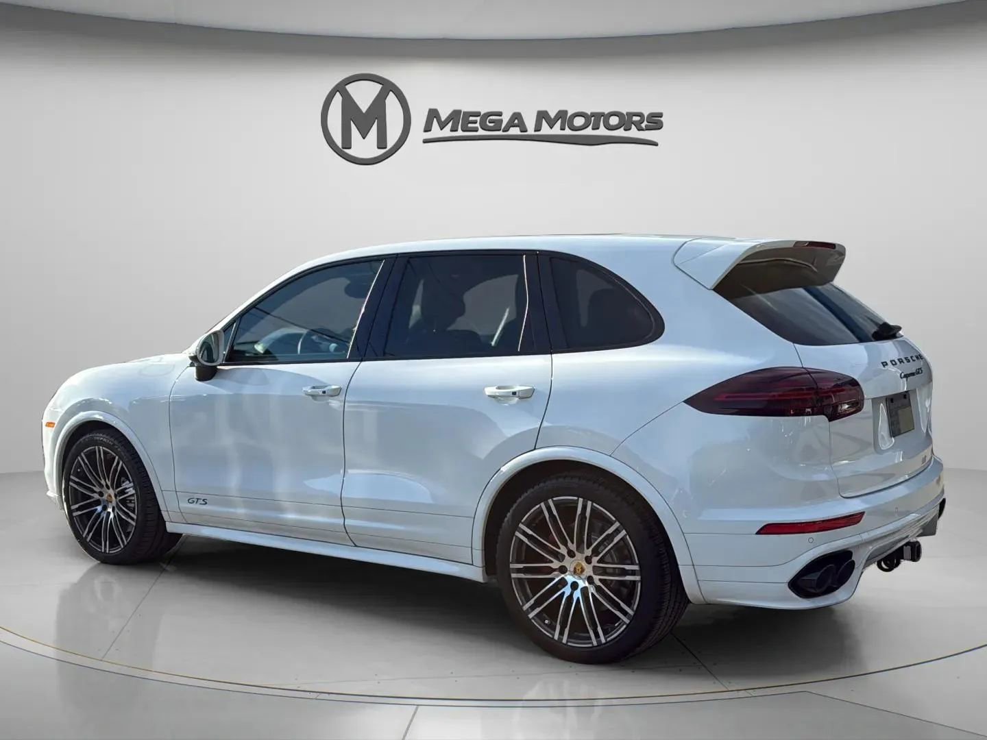 Used 2016 Porsche Cayenne GTS w/ Premium Package Plus image 4