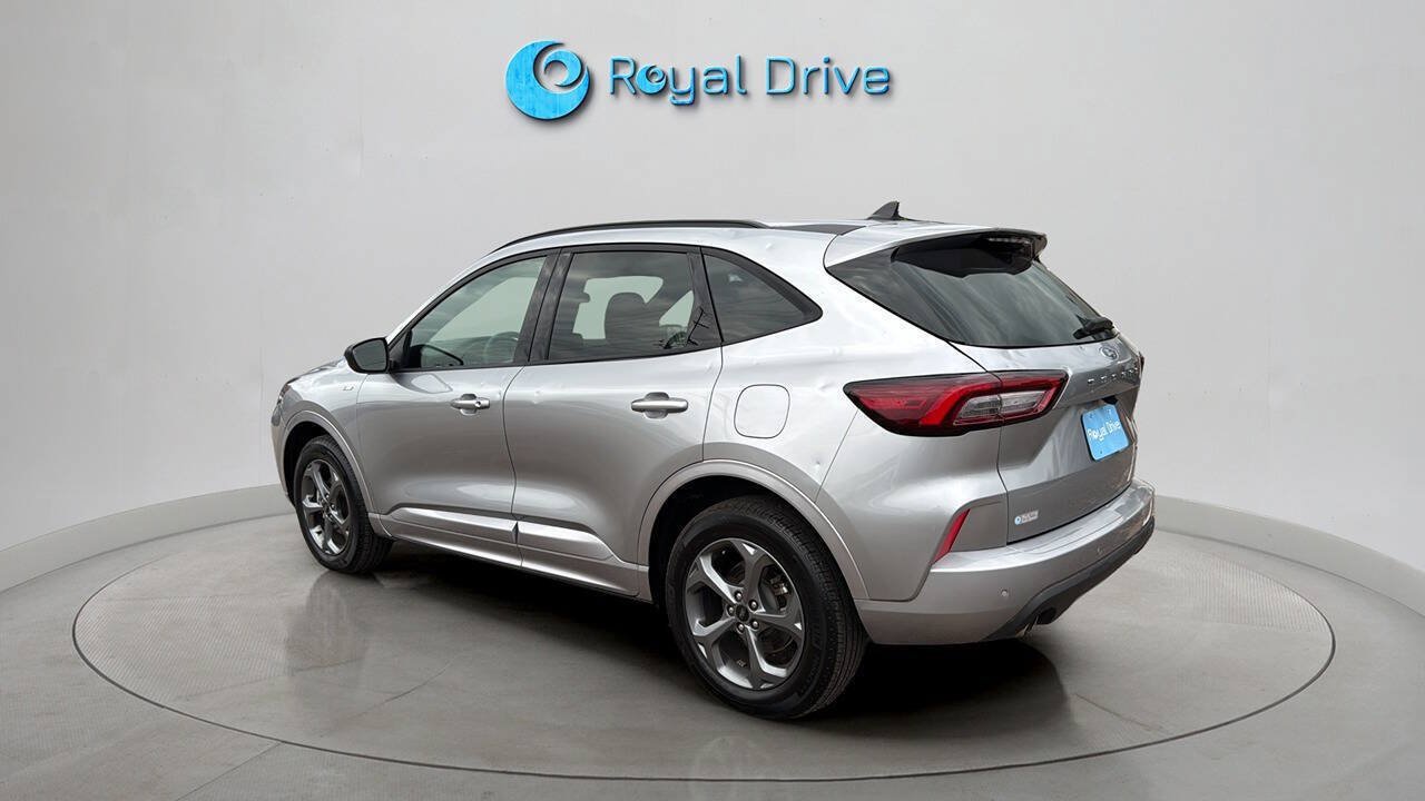 Used 2024 Ford Escape ST-Line w/ Tech Pack #1 AWD/4WD image 4